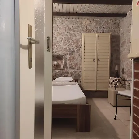 Guest house Mirula